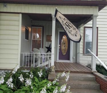 Kingsville Bed & Breakfast | Hellemsfield Inn & bed and breakfast