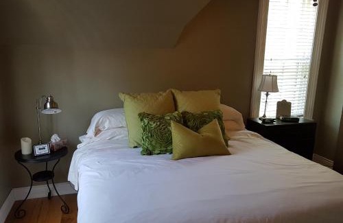 Kingsville Bed & Breakfast | Hellemsfield Inn & bed and breakfast
