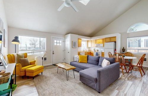 Mountain View District House | Hello Mellow Yellow