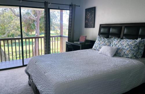 Royal Oak Golf Country House | Hello Sunshine 321. Lift Off