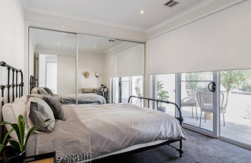 Safety Beach House | Helm House - A Contemporary Coastal Group Retreat
