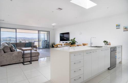 Safety Beach House | Helm House - A Contemporary Coastal Group Retreat