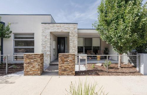 Safety Beach House | Helm House - A Contemporary Coastal Group Retreat