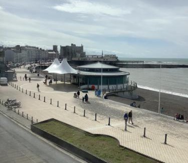 Aberystwyth Bed & Breakfast | Helmsman Guesthouse