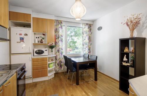 Pohjoinen Suurpiiri Apartment | Helsinki Green Retreat