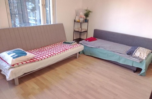 Myyrmaki House | Helsinki Private-Yksityinen-Частный Room in Shared Apartment into Airport-BusTrain Station-University