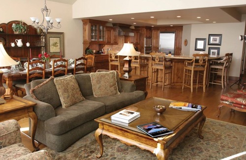Warm Springs Condo | Hemingways Condo: Luxury living with a view
