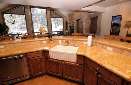 Warm Springs Condo | Hemingways Condo: Luxury living with a view