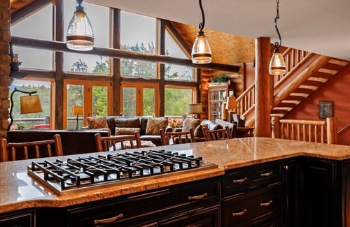 Bentonville Cabin | Hemlock Haven: Luxury Log Retreat w/Sauna, Saloon & Blue Ridge Views