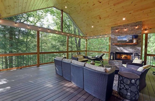 Cashes Valley Cabin | Hemlock Hideout - Game room, hot tub, creek access