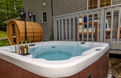 Stroudsburg House | Hemlock Manor-Pool/Sauna/Hot Tub