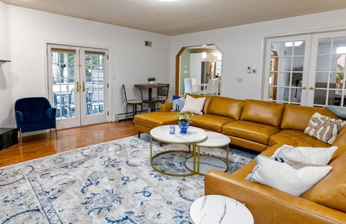 Stroudsburg House | Hemlock Manor-Pool/Sauna/Hot Tub