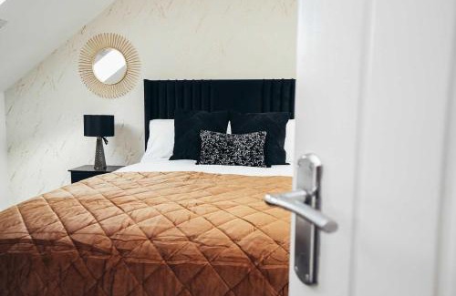 Barrow-on-Trent Apartment | Hen & Chickens Luxury Apartments, Free Parking, By DerBnB