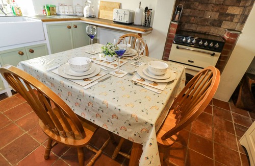 Bromham Cottage | HEN'S COTTAGE, character holiday cottage in Bromham, Wiltshire