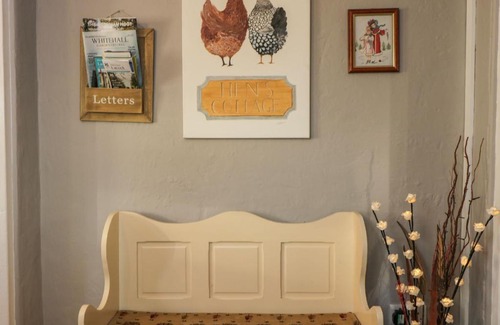 Bromham House | Hen's Cottage