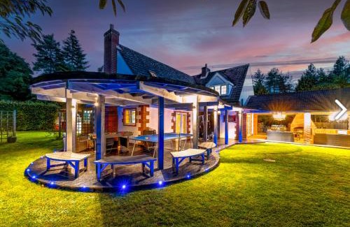 Ickburgh House | Hen & Stag Retreat Weekend Stay Sleeps 10 to 30