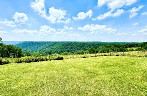 Elkins House | Henbest Hideaway Cabin Boston mountains -Millcreek