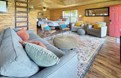 Elkins House | Henbest Hideaway Cabin Boston mountains -Millcreek