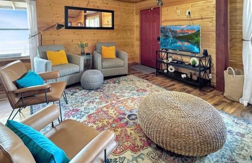 Elkins House | Henbest Hideaway Cabin Boston mountains -Millcreek