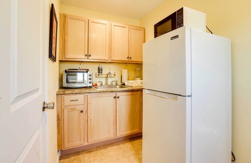 Henderson Apartment | Henderson Studio w/Patio: Close to Parks & Trails