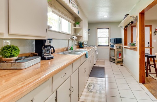 Henderson House | Henderson Vacation Rental < 1 Mi to Norfork Lake!