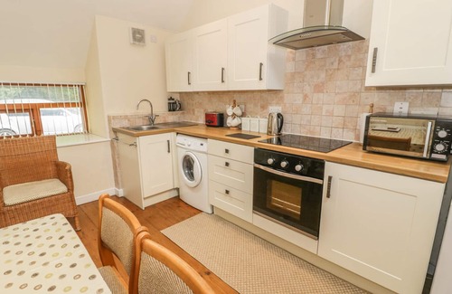 Fairbourne Cottage | HENDOLL COTTAGE 1, pet friendly, with open fire in Fairbourne