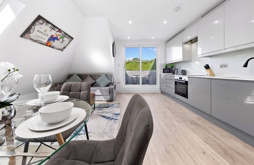 Hendon Apartment | Hendon Lite Greyz - 2BDR - Sleeps 5