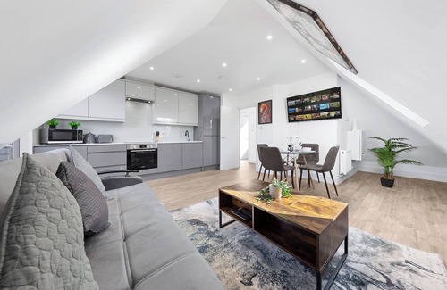 Hendon Apartment | Hendon Lite Greyz - 2BDR - Sleeps 5