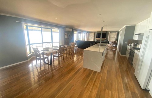 Para Wurlie House | Hendys 346