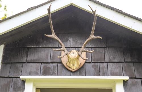 Felindre Farchog House | Henllys Lodge