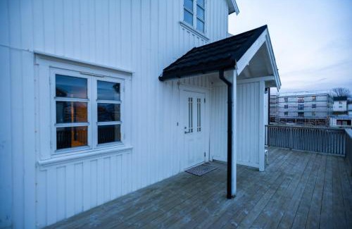 Henningsvaer Apartment | Henningsvær Harbour Haven