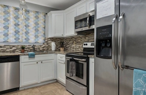Fredericksburg House | Henrietta Haus, Pet Friendly, Hot tub, Sleeps 6!
