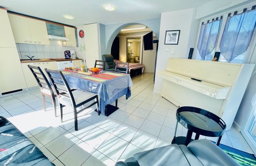 Forges-les-Bains Apartment | Henry 4: Charming flat with terrace (and parking)