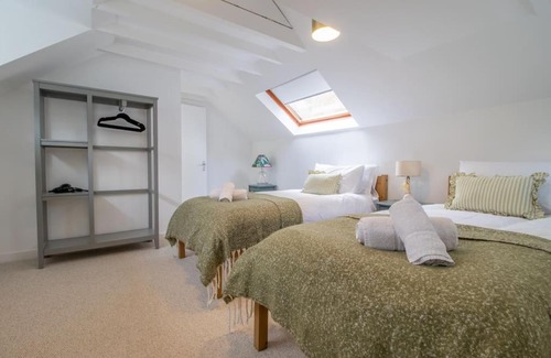Helensburgh Apartment | Henry Bell - Cosy 2-bedroom cottage