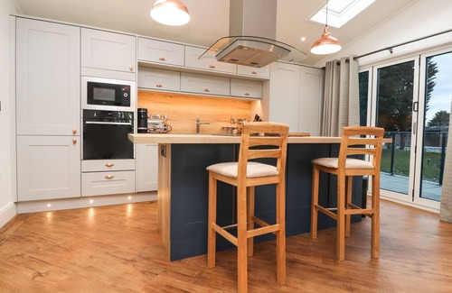 Knott End-on-Sea Cottage | HENRY HAVEN, family friendly, character holiday cottage in Garstang