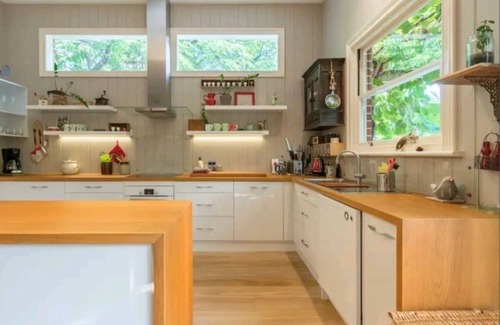Stepney House | Henry Morcomb, 2 bdrm sleeps 4 WiFi