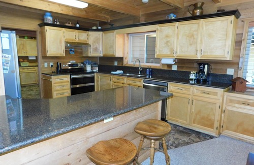 Island Park Cabin | Henry's Lakefront Cabin - 20 miles from YNP - Sleeps 10 with 3 baths