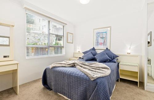 McMahons Point Apartment | HENRY12 Self- Catering