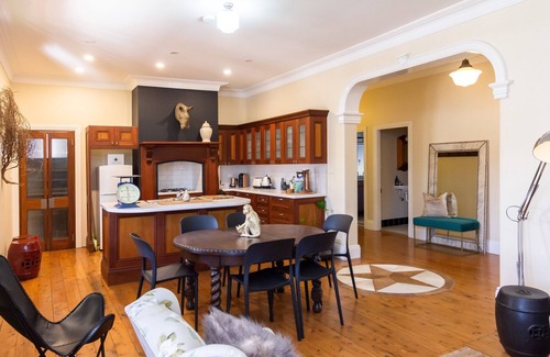 Central Mudgee House | HENRY’S BASTILLE ACCOMMODATION