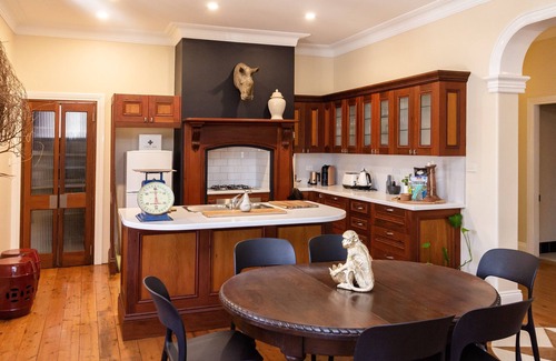 Central Mudgee House | HENRY’S BASTILLE ACCOMMODATION