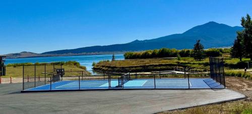 Island Park House | Henrys Lake Walkout Cabin