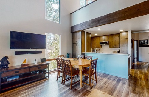 Kings Beach Condo | Henrys Tahoe Hideaway w/Pool, Tennis & Sauna - 4 Minutes to Beach