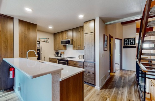Kings Beach Condo | Henrys Tahoe Hideaway w/Pool, Tennis & Sauna - 4 Minutes to Beach