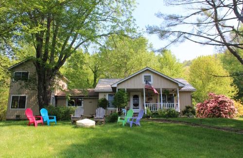 Hiawassee Bed & Breakfast | Henson Cove Place Bed and Breakfast w/Cabin