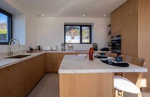 Plougrescant Villa | Hent Ar Villin · Villa Exceptional with indoor poo