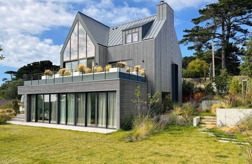 Plougrescant Villa | Hent Ar Villin · Villa Exceptional with indoor poo