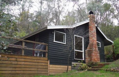 Hepburn Springs Cottage | Hepburn Cottage, A quite acre.