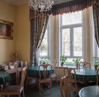 Addison Bed & Breakfast | Her Majesty Hotel