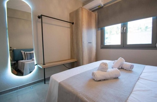 Nea Iraklia Hotel | HERACLEA SUITES