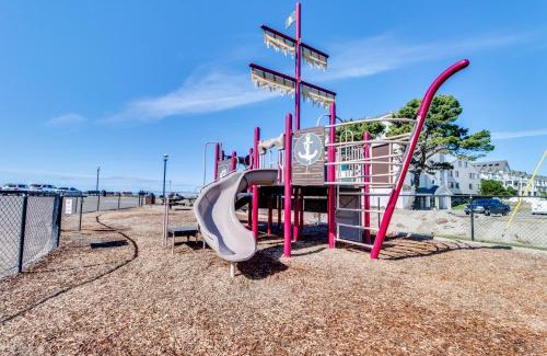 Rockaway Beach House | Herb's Hideaway